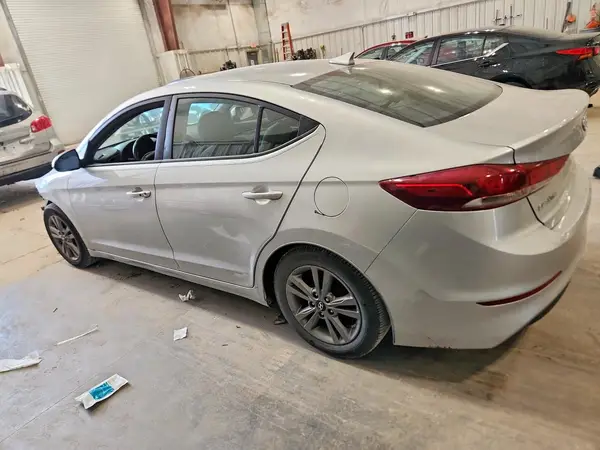 5NPD84LF0HH114449 2017 HYUNDAI ELANTRA - Image 2
