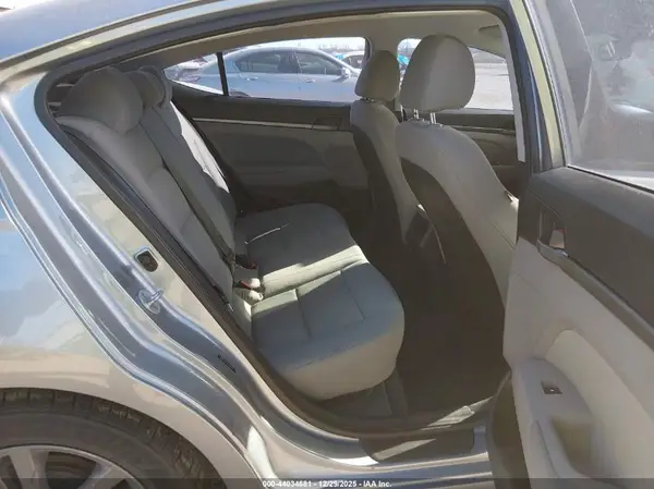 5NPD84LF0HH115049 2017 HYUNDAI ELANTRA - Image 8
