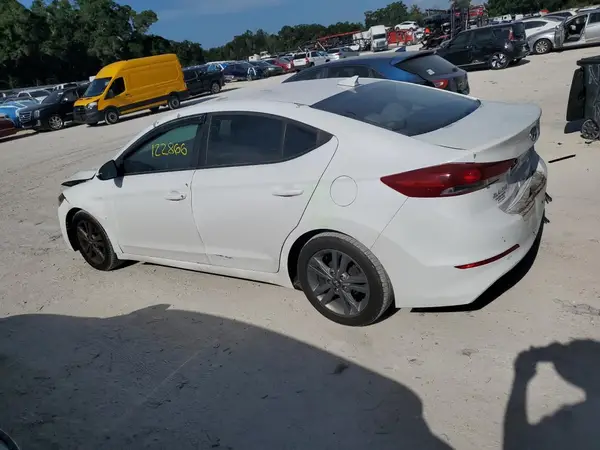 5NPD84LF0HH121563 2017 HYUNDAI ELANTRA - Image 2