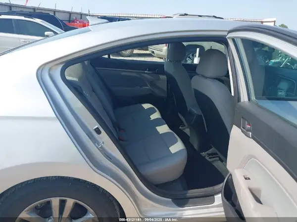 5NPD84LF0HH156698 2017 HYUNDAI ELANTRA - Image 8