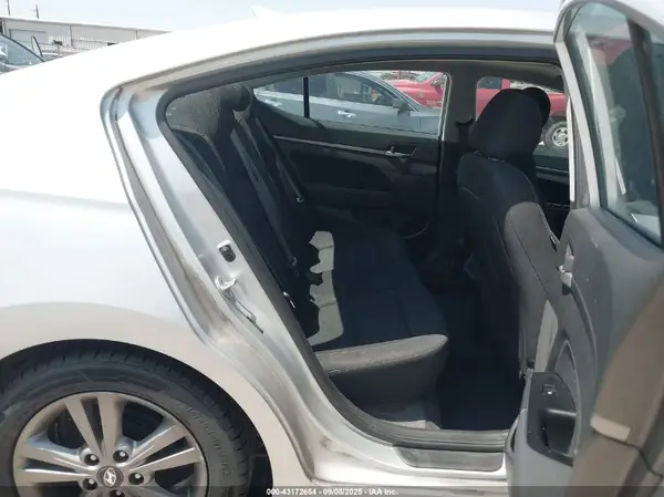 5NPD84LF0HH211697 2017 HYUNDAI ELANTRA - Image 8