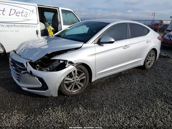 5NPD84LF0JH230742 2018 HYUNDAI ELANTRA - Image 2