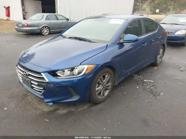 5NPD84LF0JH243815 2018 HYUNDAI ELANTRA - Image 2