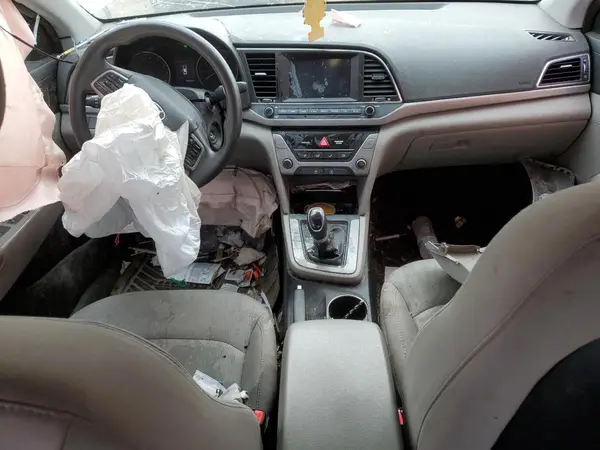 5NPD84LF0JH263028 2018 HYUNDAI ELANTRA - Image 8
