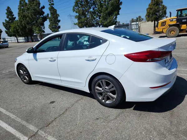 5NPD84LF0JH293758 2018 HYUNDAI ELANTRA - Image 2