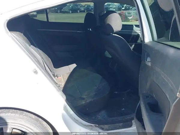 5NPD84LF0JH303074 2018 HYUNDAI ELANTRA - Image 8