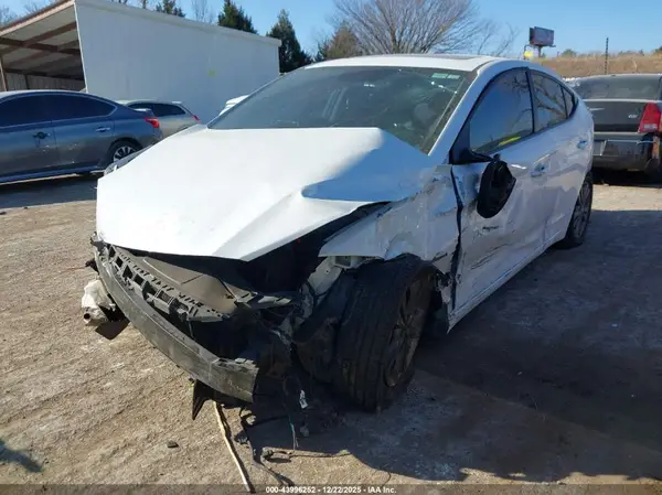 5NPD84LF0JH321803 2018 HYUNDAI ELANTRA - Image 2
