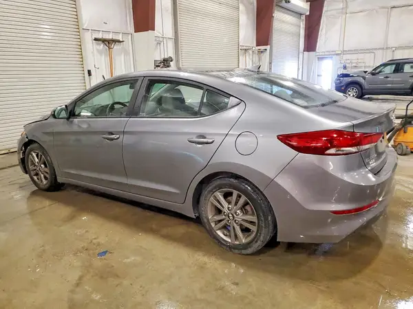 5NPD84LF0JH335961 2018 HYUNDAI ELANTRA - Image 2
