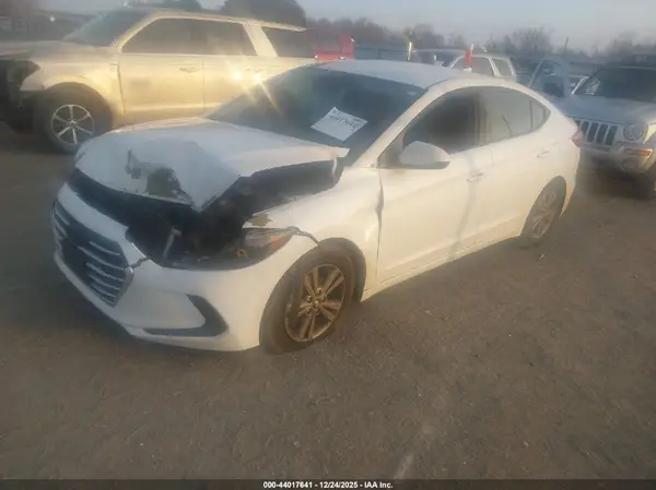 5NPD84LF0JH339914 2018 HYUNDAI ELANTRA - Image 2