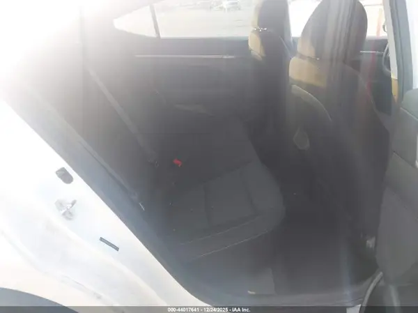 5NPD84LF0JH339914 2018 HYUNDAI ELANTRA - Image 8