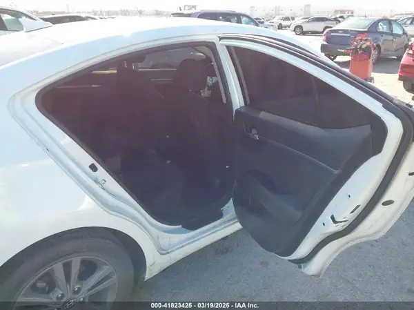 5NPD84LF0JH368412 2018 HYUNDAI ELANTRA - Image 8