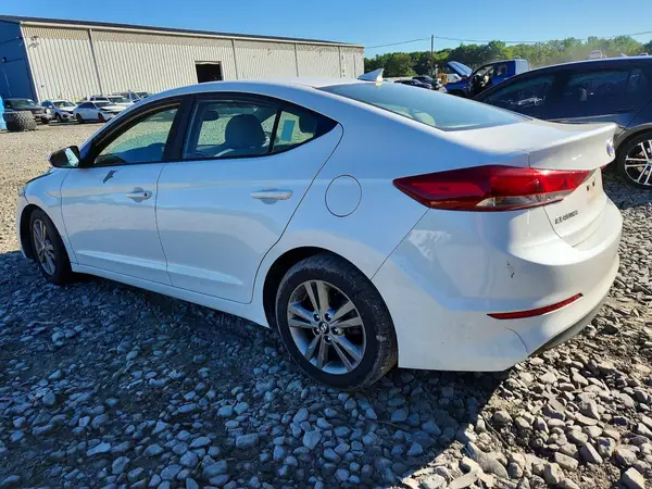 5NPD84LF0JH369172 2018 HYUNDAI ELANTRA - Image 2