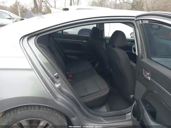 5NPD84LF0JH395495 2018 HYUNDAI ELANTRA - Image 8