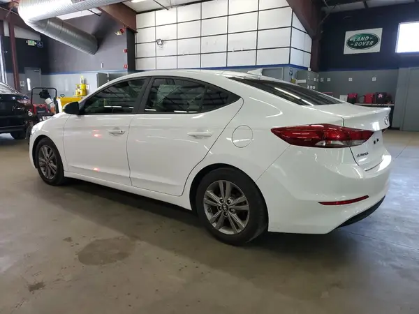 5NPD84LF0JH395884 2018 HYUNDAI ELANTRA - Image 2