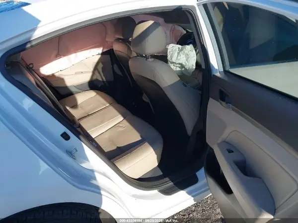 5NPD84LF1HH027112 2017 HYUNDAI ELANTRA - Image 8