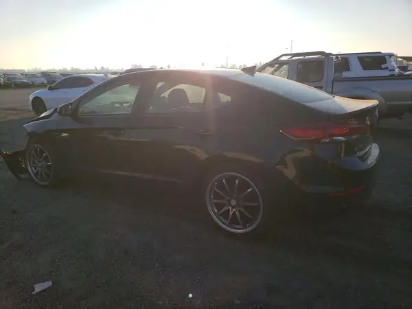 5NPD84LF1HH035811 2017 HYUNDAI ELANTRA - Image 2