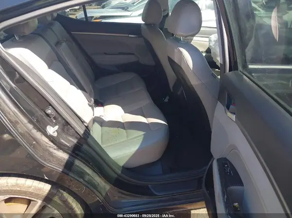 5NPD84LF1HH070123 2017 HYUNDAI ELANTRA - Image 8