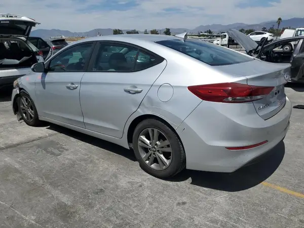 5NPD84LF1HH071045 2017 HYUNDAI ELANTRA - Image 2