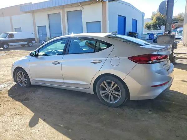 5NPD84LF1HH072485 2017 HYUNDAI ELANTRA - Image 2