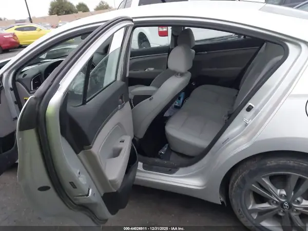 5NPD84LF1HH092848 2017 HYUNDAI ELANTRA - Image 8