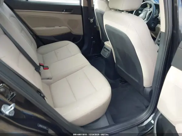 5NPD84LF1HH124830 2017 HYUNDAI ELANTRA - Image 8