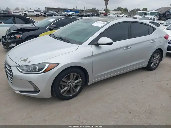 5NPD84LF1HH157049 2017 HYUNDAI ELANTRA - Image 2