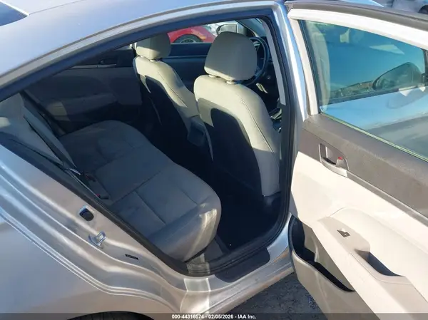 5NPD84LF1HH172571 2017 HYUNDAI ELANTRA - Image 8