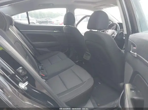 5NPD84LF1HH204015 2017 HYUNDAI ELANTRA - Image 8