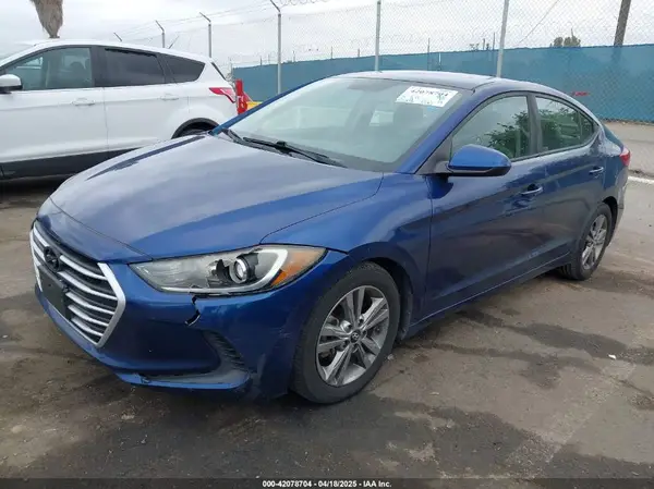5NPD84LF1JH215814 2018 HYUNDAI ELANTRA - Image 2