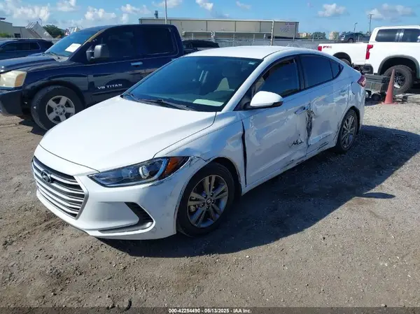5NPD84LF1JH228000 2018 HYUNDAI ELANTRA - Image 2
