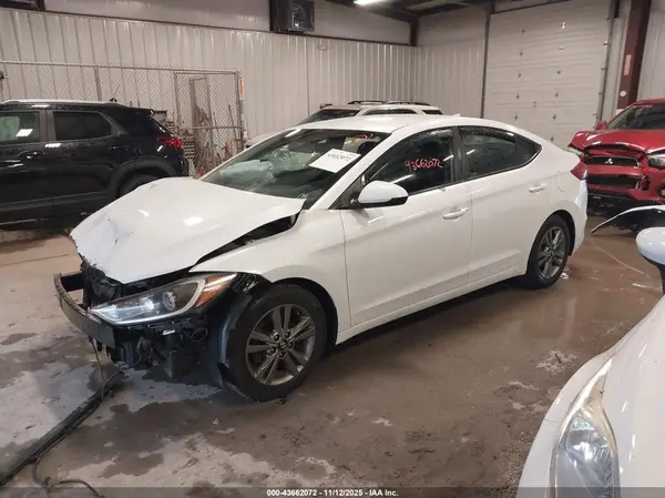 5NPD84LF1JH237618 2018 HYUNDAI ELANTRA - Image 2