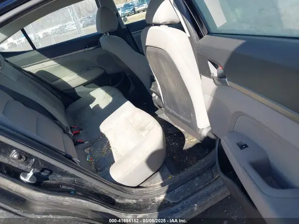 5NPD84LF1JH241426 2018 HYUNDAI ELANTRA - Image 8
