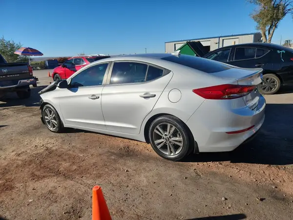 5NPD84LF1JH246383 2018 HYUNDAI ELANTRA - Image 2