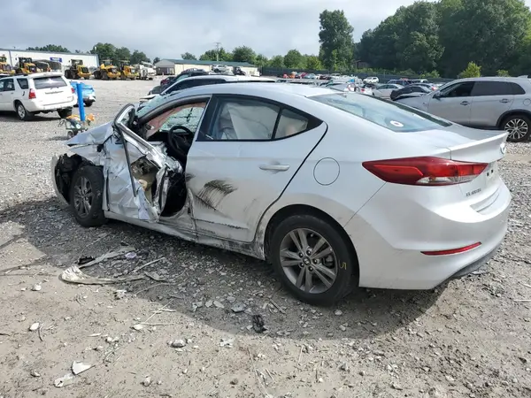 5NPD84LF1JH257609 2018 HYUNDAI ELANTRA - Image 2