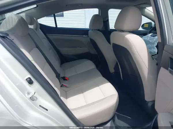 5NPD84LF1JH261014 2018 HYUNDAI ELANTRA - Image 8