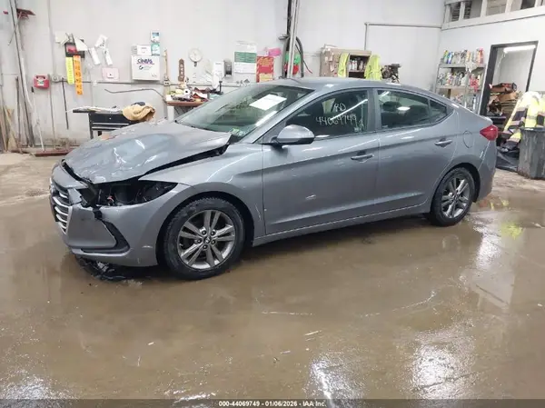 5NPD84LF1JH268111 2018 HYUNDAI ELANTRA - Image 2