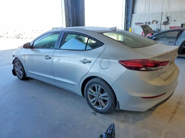 5NPD84LF1JH268240 2018 HYUNDAI ELANTRA - Image 2