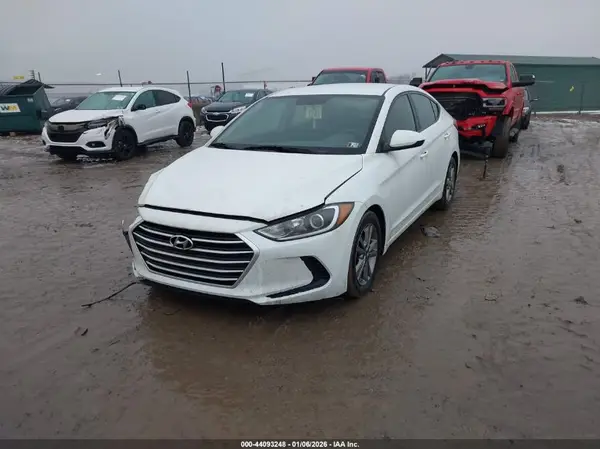 5NPD84LF1JH268447 2018 HYUNDAI ELANTRA - Image 2