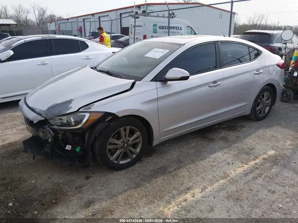 5NPD84LF1JH275592 2018 HYUNDAI ELANTRA - Image 2