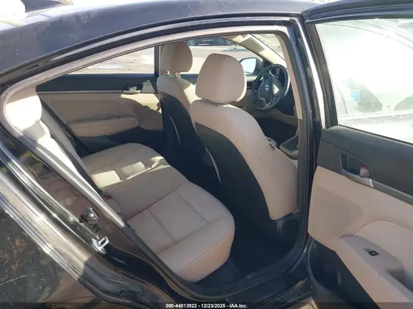5NPD84LF1JH281599 2018 HYUNDAI ELANTRA - Image 8