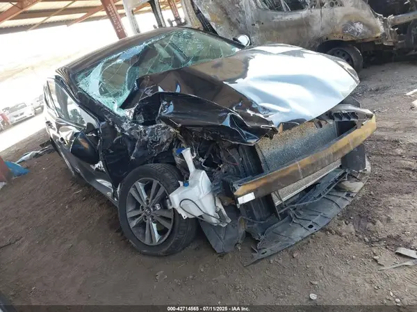 5NPD84LF1JH325715 2018 HYUNDAI ELANTRA - Image 1
