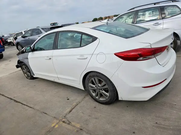 5NPD84LF1JH326671 2018 HYUNDAI ELANTRA - Image 2