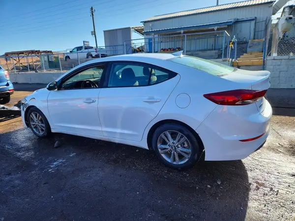 5NPD84LF1JH327111 2018 HYUNDAI ELANTRA - Image 2