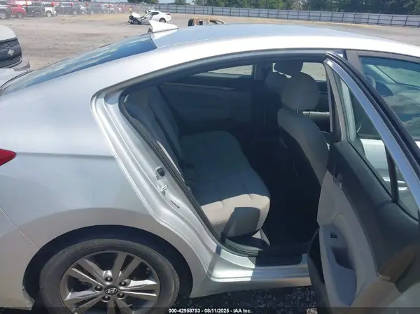 5NPD84LF1JH340795 2018 HYUNDAI ELANTRA - Image 8