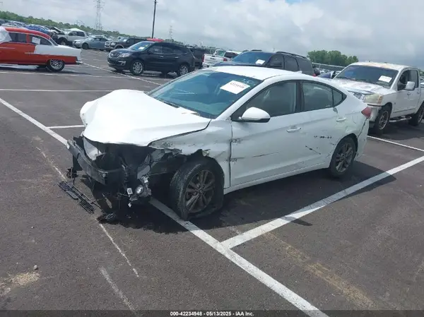 5NPD84LF1JH349240 2018 HYUNDAI ELANTRA - Image 2