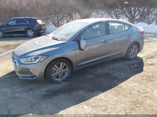 5NPD84LF1JH369083 2018 HYUNDAI ELANTRA - Image 2
