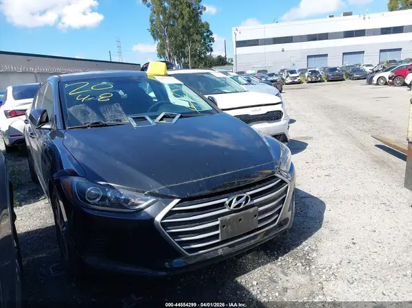 5NPD84LF1JH385784 2018 HYUNDAI ELANTRA - Image 1