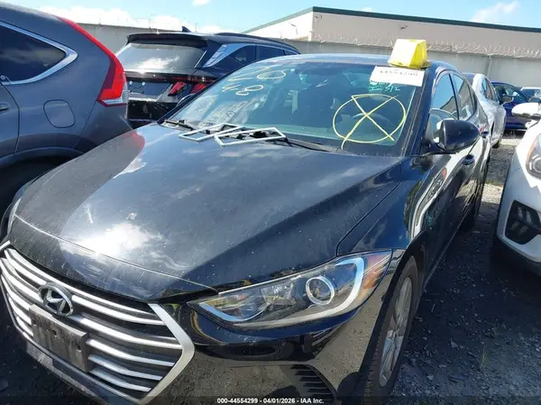 5NPD84LF1JH385784 2018 HYUNDAI ELANTRA - Image 2