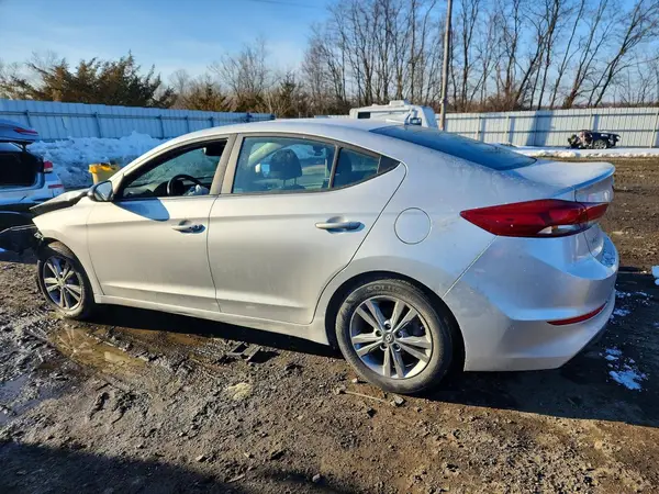 5NPD84LF1JH394775 2018 HYUNDAI ELANTRA - Image 2
