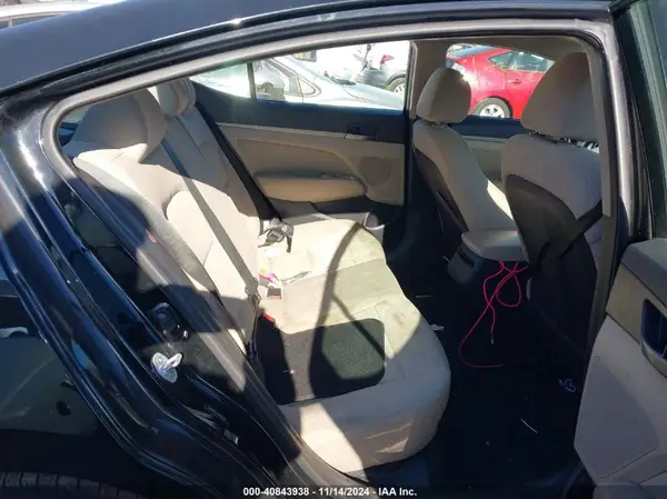 5NPD84LF2HH000520 2017 HYUNDAI ELANTRA - Image 8